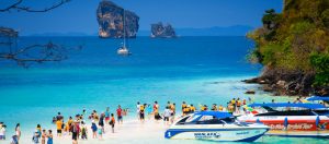Chinese visitor arrivals, expenditure more than double in Jan-June 2015