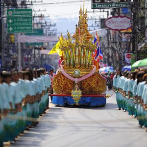 Surat Thani Chak Phra Festival and Boat Races 2017