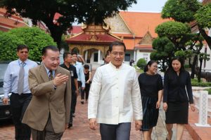 Thai Tourism Minister visits Japanese Art exhibition in Bangkok
