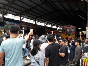 Maeklong Railway Market 1