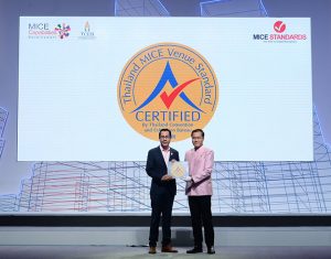 The hotel's Director of Sales Mr. Patrick Eger (left) and Thailand’s Minister of Tourism and Sports Mr. Weerasak Kowsurat