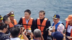 Phuket Boat Incidents Sunken Phoenix Tour Boat Retrieved