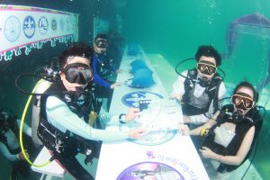 Trang Underwater Wedding Ceremony celebrates 23 years of marital bliss