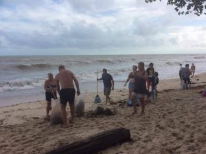 Southern Thailand skies now clear up locals and tourists join in beach clean-up effort