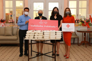 TAT delivers food boxes from one and two MICHELIN-starred restaurants to Chulalongkorn Hospital