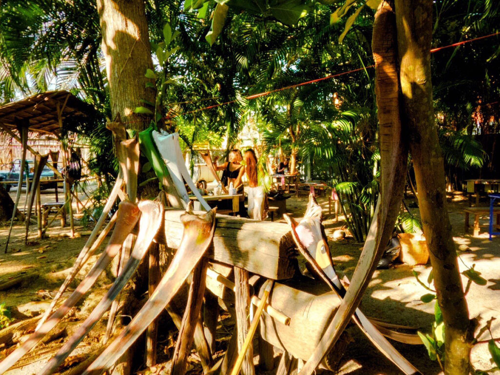 'Mok Prao' informal art installation warms the heart of those on Ko Phangan