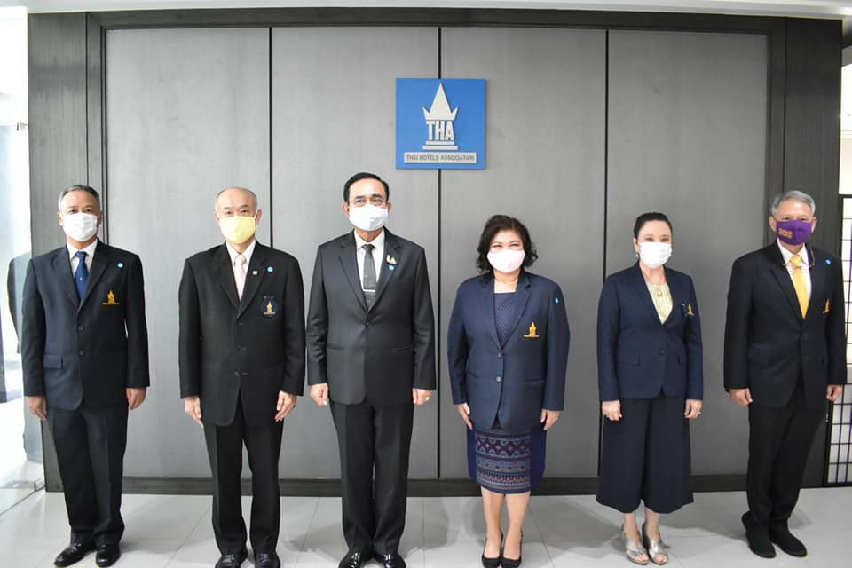 Thai Prime Minister personally discusses COVID-19 remedial actions with Thai tourism industry