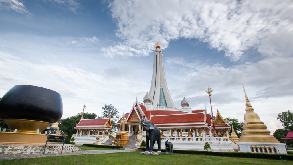Unique temples near Bangkok offer out-of-the-ordinary experiences