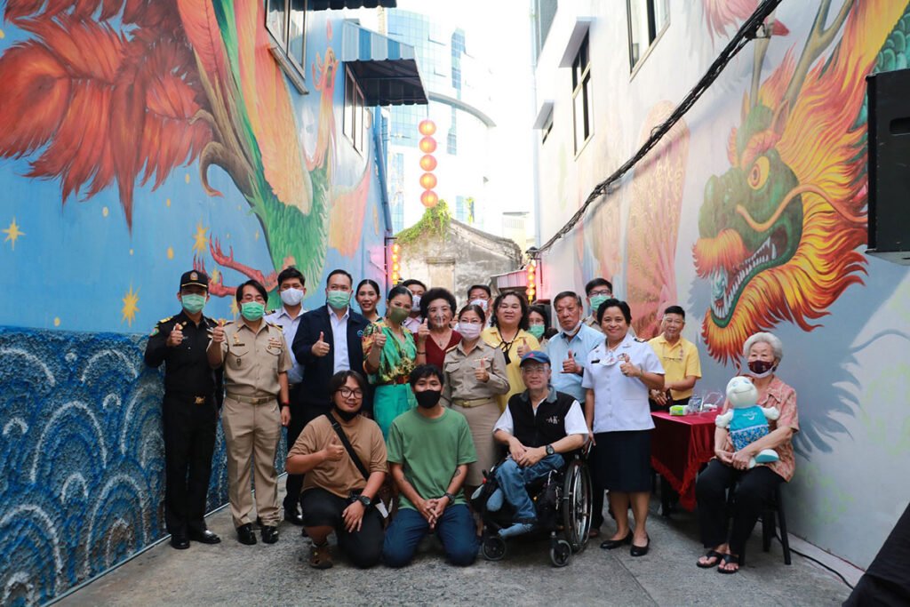 TAT presents ‘Amazing Thailand Phoenix Wall’ paintings to Bangkok’s historic Talat Noi community