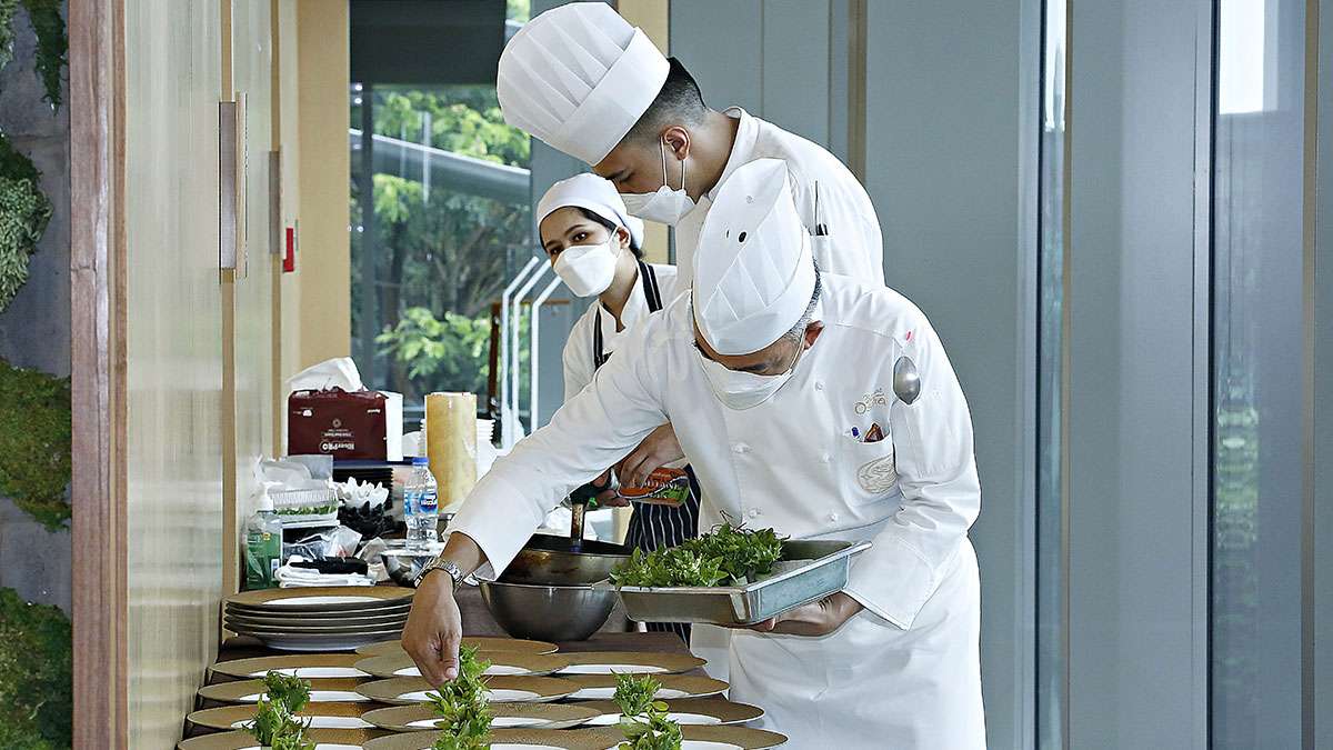 Thailand Privilege Card members savour an evening of ‘Thai Fine-dining’ with famous Thai chef