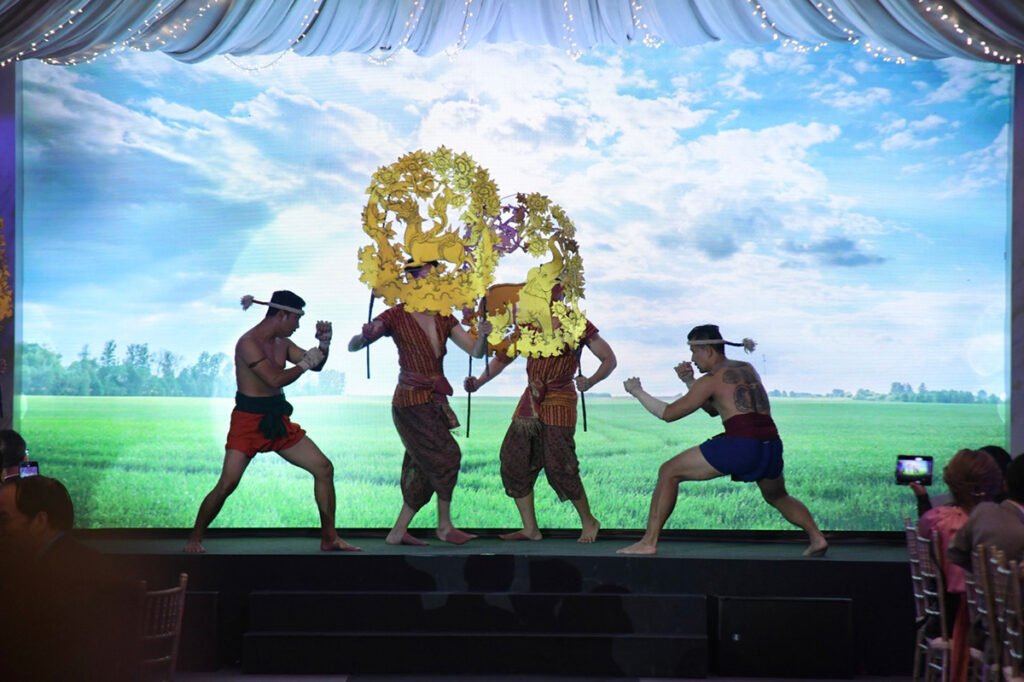 APEC tourism meeting delegates treated to a delightful Thai gala dinner in Bangkok
