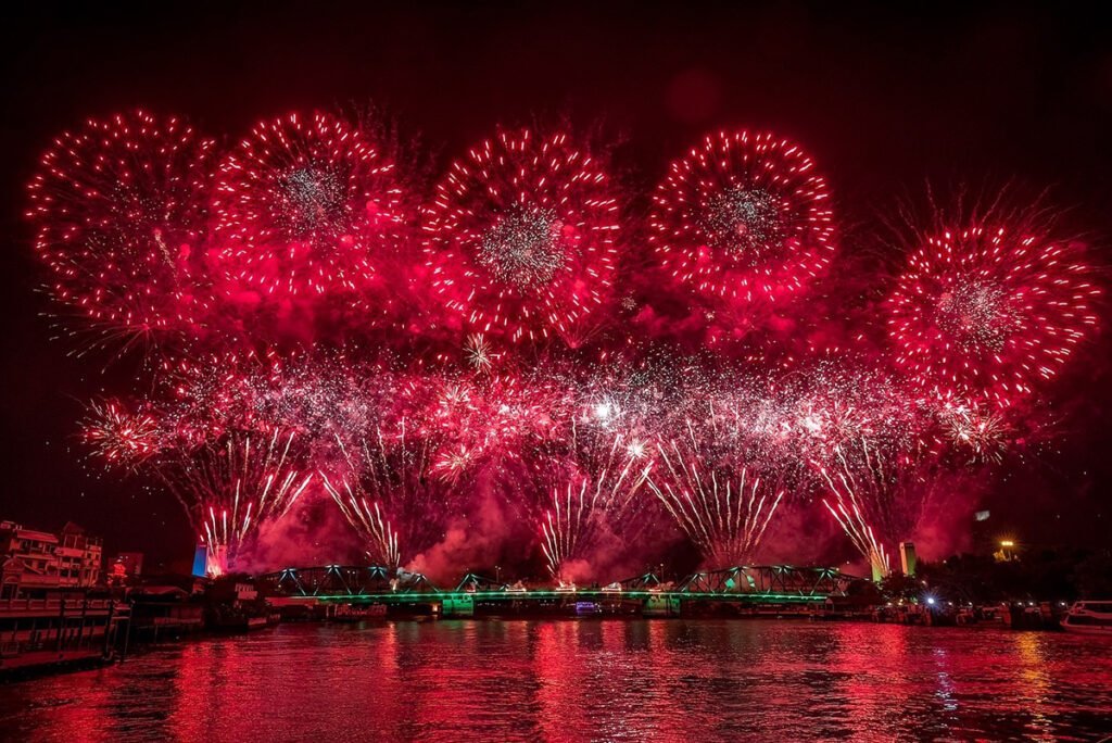 ‘Vijit Chao Phraya’ lighting extravaganza opens in Bangkok to great fanfare