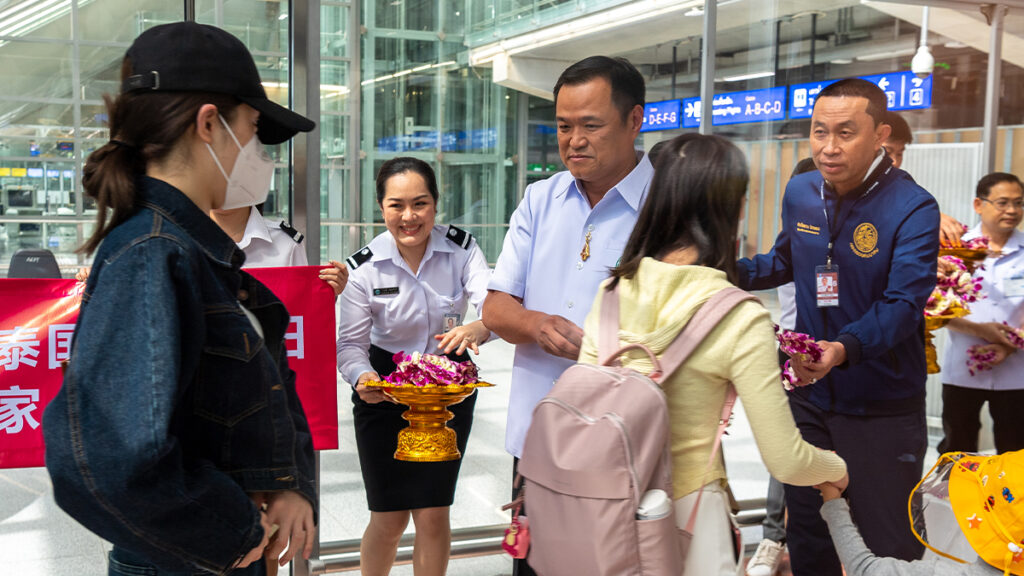 Thailand welcomes first group of Chinese tourists post pandemic
