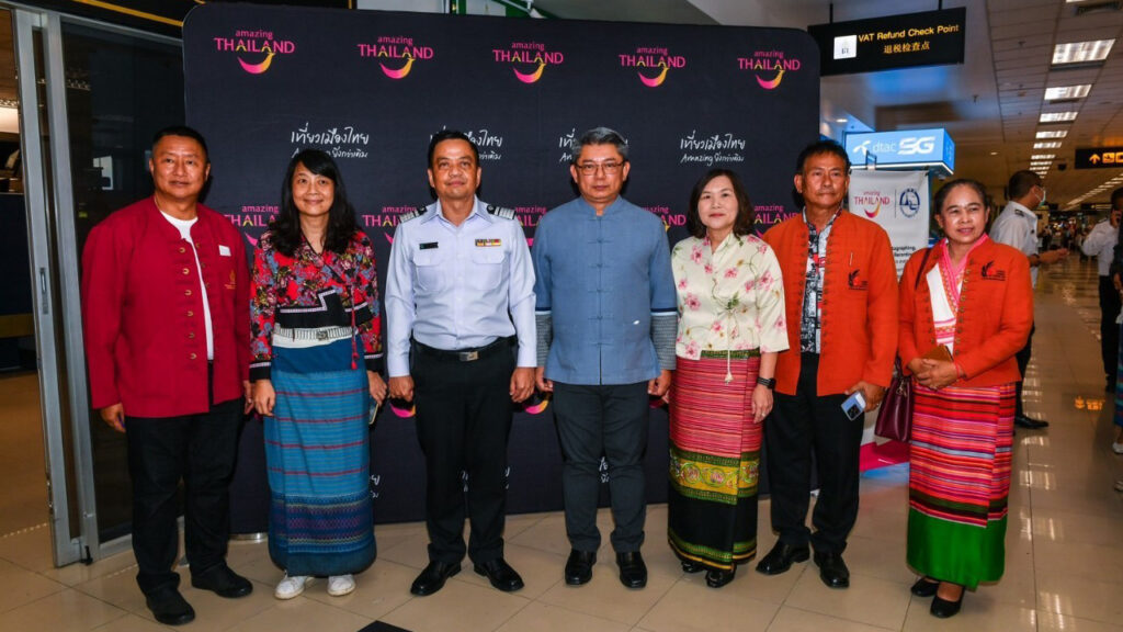 Thai PM chairs special airport welcome for Chinese and Kazakhstani tourists