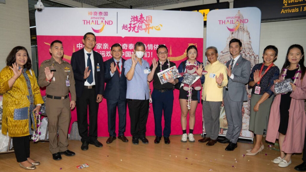 Thai PM chairs special airport welcome for Chinese and Kazakhstani tourists