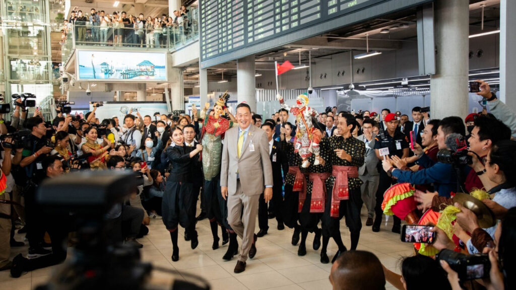Thai PM chairs special airport welcome for Chinese and Kazakhstani tourists