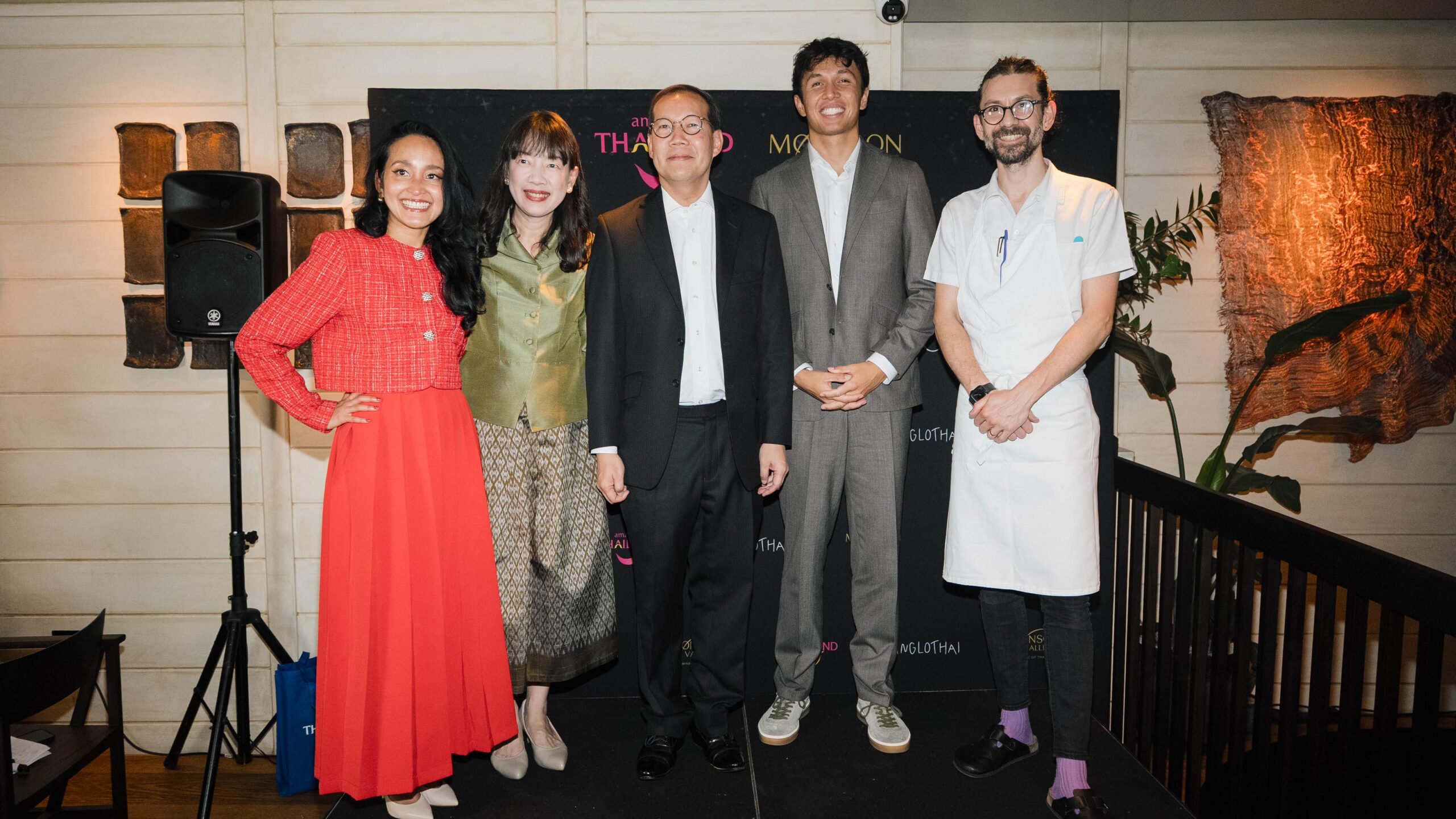 Group photo at TAT London’s “A Night of Thai Excellence” in London with Thai officials, F1 driver Alex Albon, and Chef John Chantarasak.