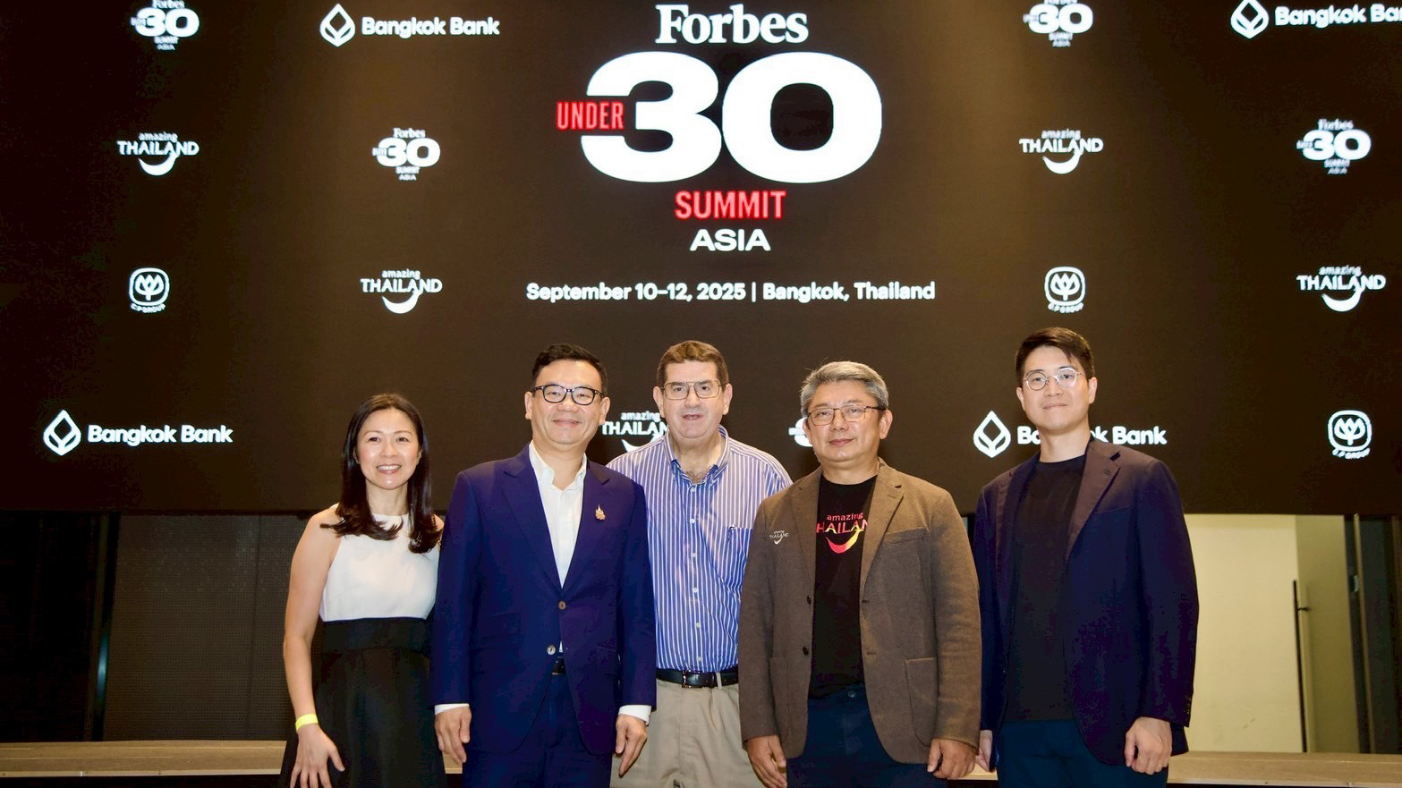 Forbes Under 30 Summit Asia group photo in Bangkok with TAT executives and partners