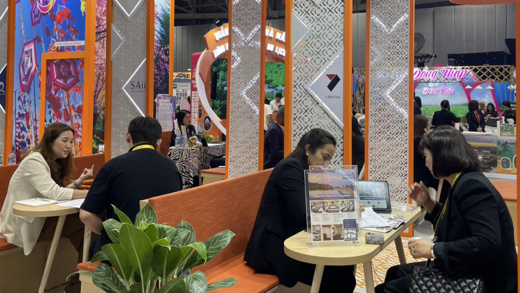 Business networking at Thailand Pavilion, ITE HCMC 2025 with Thai tourism operators.