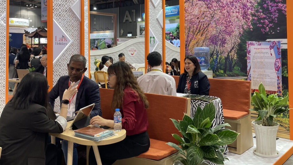 Trade discussions at Thailand Pavilion, ITE HCMC 2025 highlighting Thai travel services.