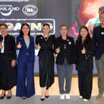 TAT executives group photo at Khao Gaeng event – Organisers and partners giving thumbs up at Thai Curry Rice Championship 2025.