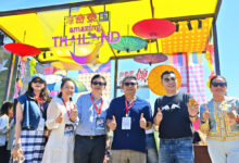 Very Thai Dien Feng Music Festival Thailand Pavilion – TAT executives and guests pose at the colourful Amazing Thailand pavilion in Guangzhou.