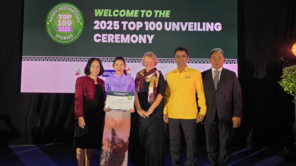 TAT Governor and team receive the Green Destinations Top 100 Stories 2025 certificate for Koh Lanta during the unveiling ceremony.