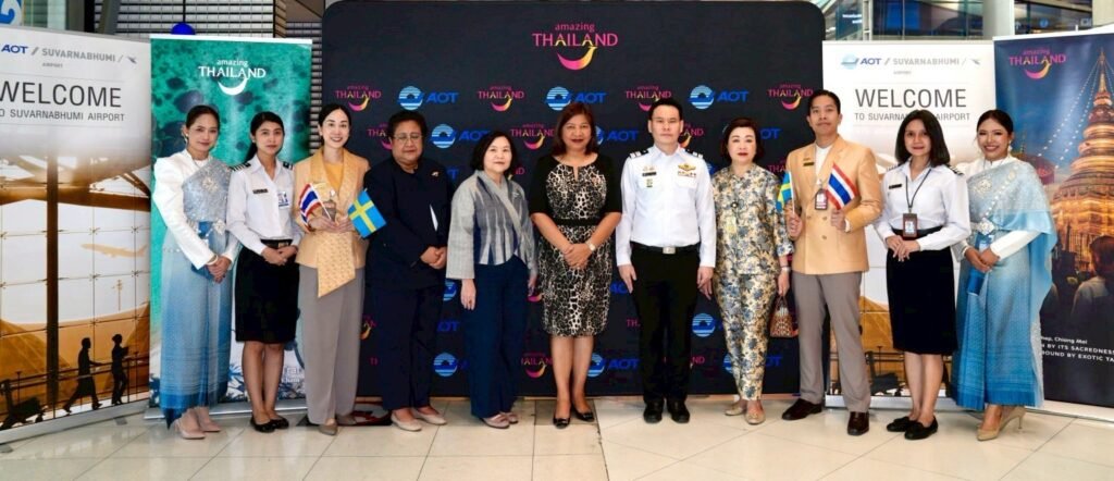 Mrs. Chiravadee Khunsub, TAT executives and airport representatives welcome Norse Atlantic Airways’ inaugural Stockholm–Bangkok flight at Suvarnabhumi Airport.
