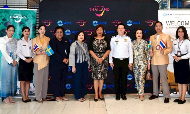 Mrs. Chiravadee Khunsub, TAT executives and airport representatives welcome Norse Atlantic Airways’ inaugural Stockholm–Bangkok flight at Suvarnabhumi Airport.