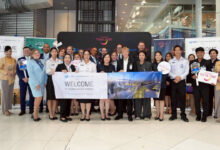 TAT and AOT representatives welcome Norse Atlantic Airways’ inaugural London–Bangkok flight at Suvarnabhumi Airport with a group photo.