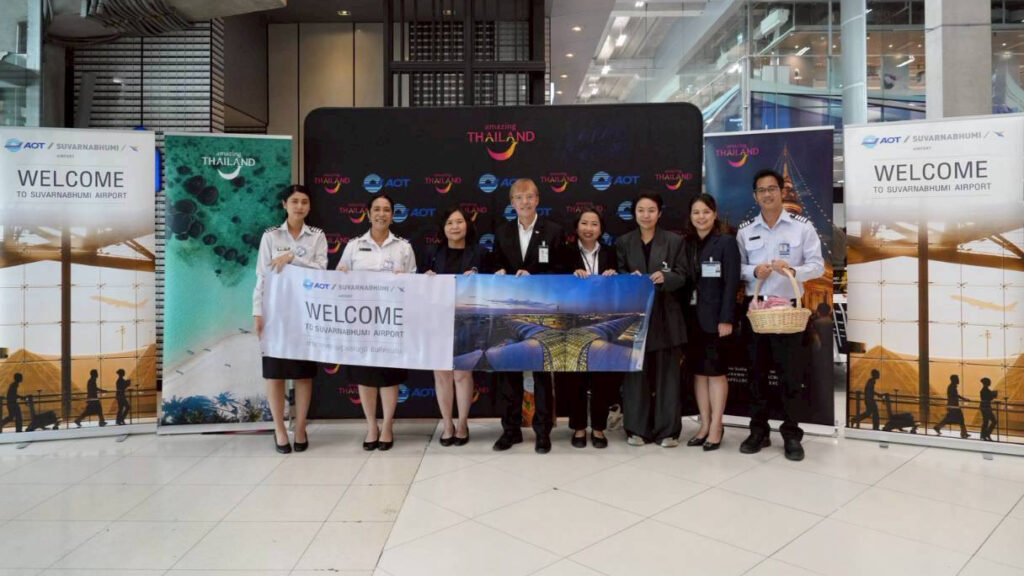 TAT and Airports of Thailand team hold a welcome banner for Norse Atlantic Airways’ first London–Bangkok flight arrival.