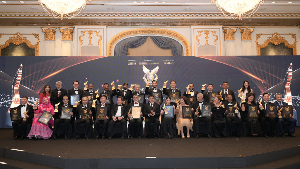 Group photo of Global Leadership Award 2025 recipients at the ceremony in Bangkok