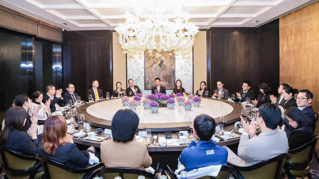 Delegates from Thailand’s Ministry of Tourism and Sports, TAT, and leading Chinese tourism companies gather for a roundtable networking dinner in Beijing to strengthen collaboration.