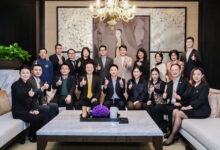 Group photo of Thailand’s tourism delegation and Chinese travel executives during the Amazing Thailand Networking Dinner in Beijing, reinforcing bilateral tourism cooperation.