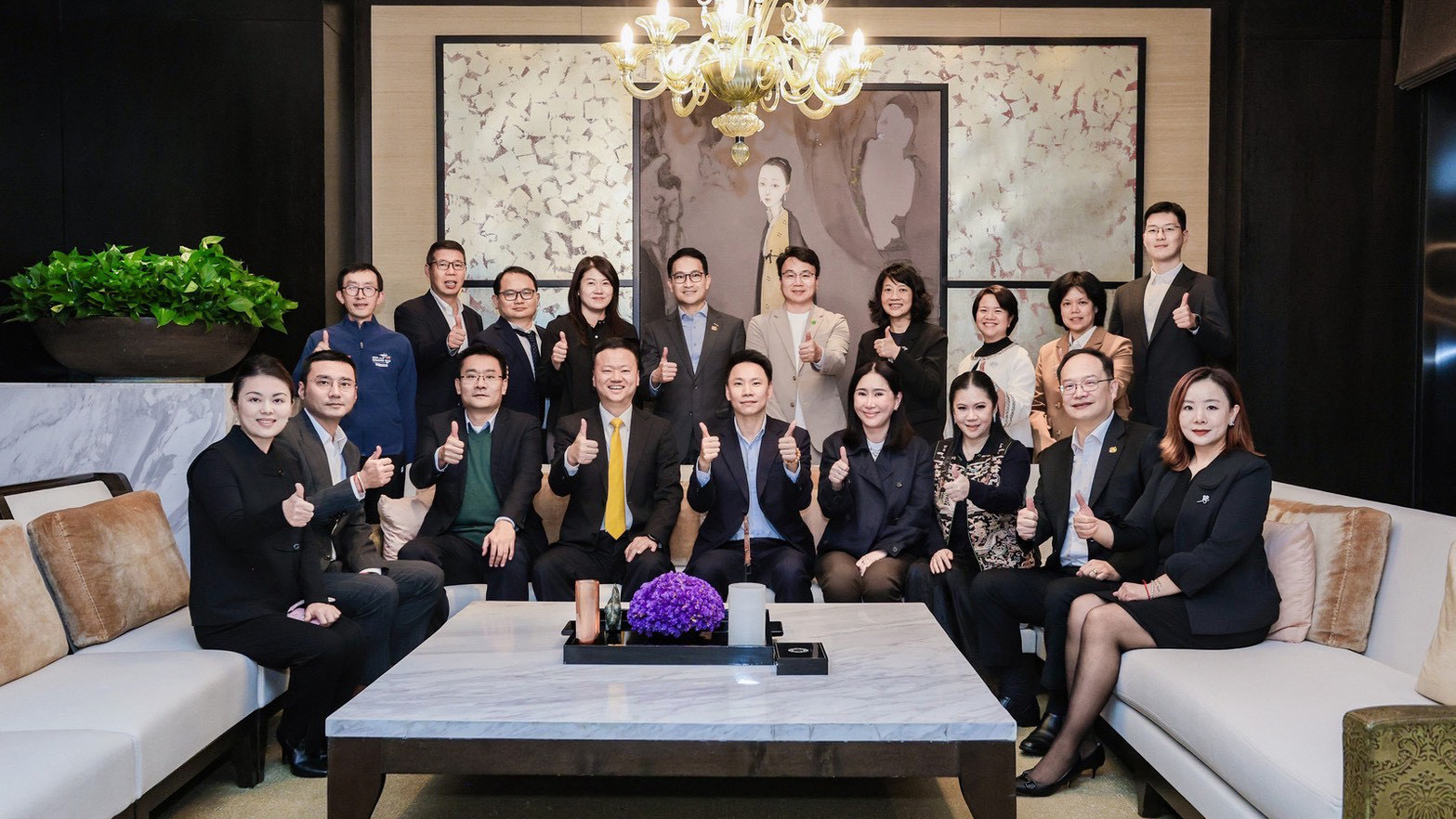 Group photo of Thailand’s tourism delegation and Chinese travel executives during the Amazing Thailand Networking Dinner in Beijing, reinforcing bilateral tourism cooperation.