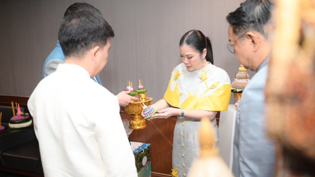 Officials exchange and admire hand-crafted Krathongs during the Colors of the River: Loi Krathong Festival 2025 preview at Government House.