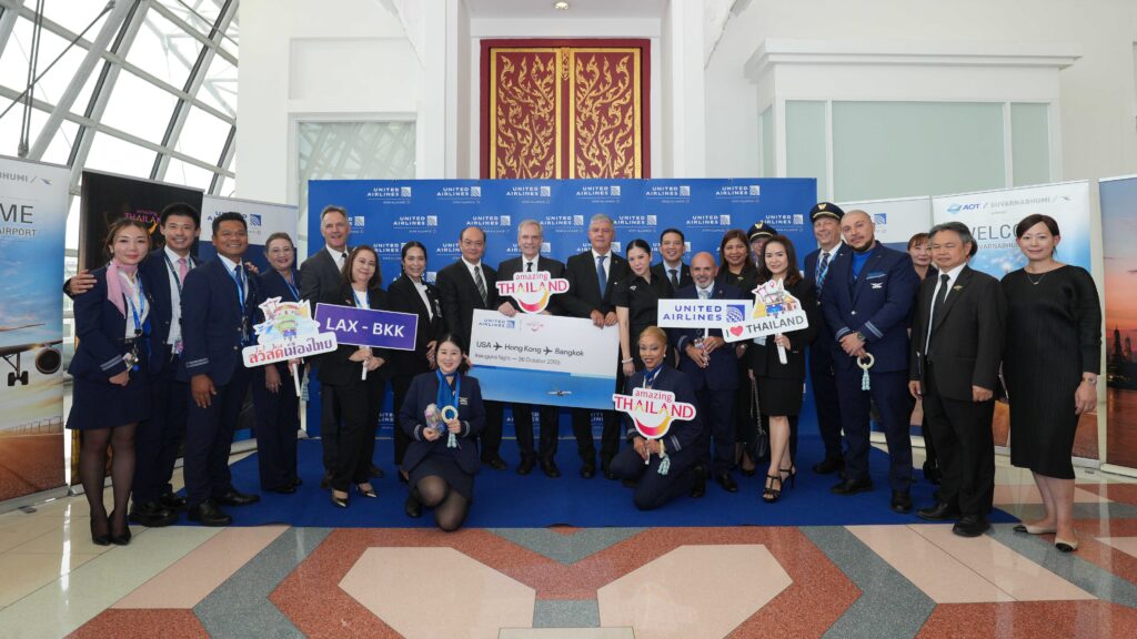Executives and flight crew celebrate the launch of United Airlines’ Los Angeles–Bangkok route with Amazing Thailand signs at Suvarnabhumi Airport.