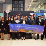 TAT and Arkia Israeli Airlines representatives pose at Suvarnabhumi Airport holding a “Welcome to Suvarnabhumi Airport” banner to celebrate the inaugural Tel Aviv–Bangkok flight.