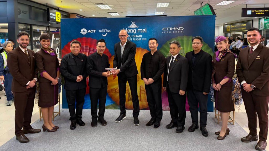 TAT executives and Etihad Airways representatives at Chiang Mai International Airport celebrating the inaugural Abu Dhabi–Chiang Mai flight under TAT’s Airline Focus strategy.