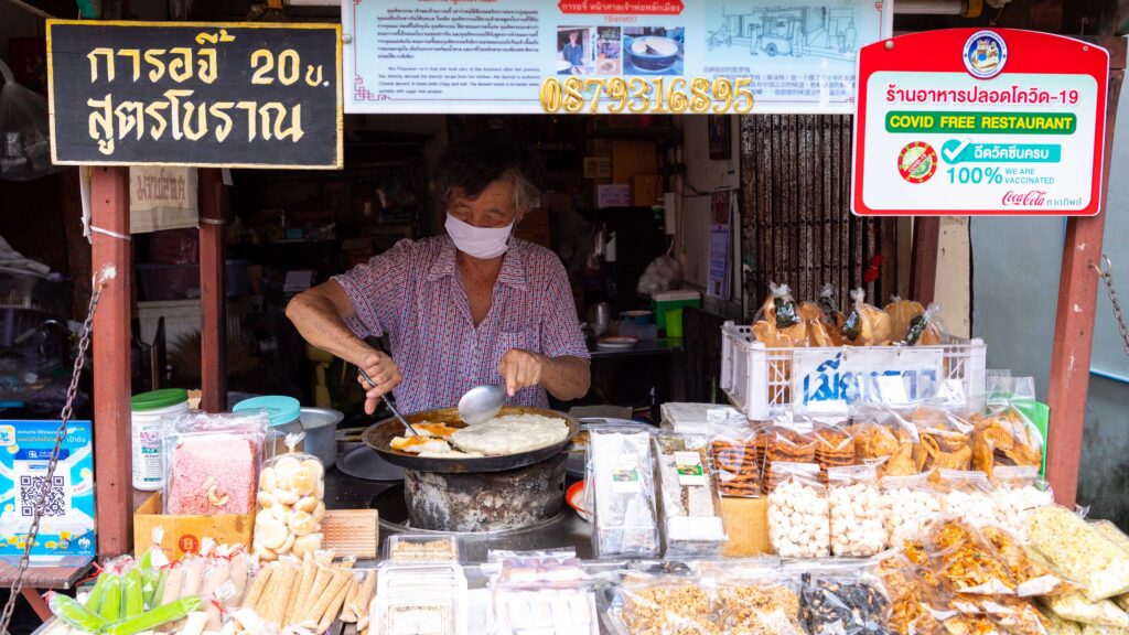 A local vendor making Garorji, a traditional snack in Songkhla Old Town, reflecting the province’s rich culinary heritage as a UNESCO Creative City of Gastronomy.