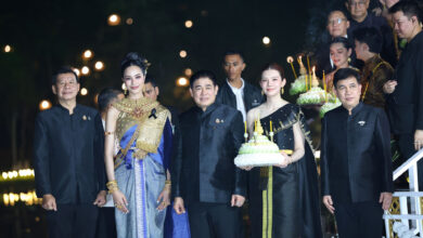 Captain Thammanat Prompao and executives join Thai cultural performers during the Maha Loi Krathong @Ayutthaya 2025 opening ceremony at Wat Phra Ram.