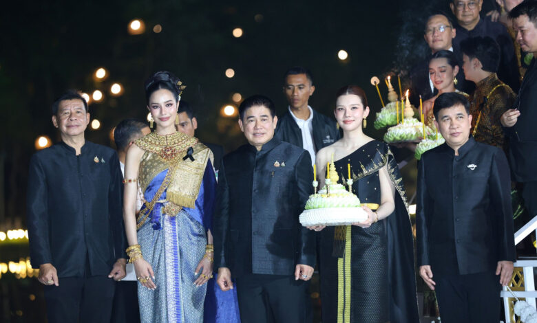 Captain Thammanat Prompao and executives join Thai cultural performers during the Maha Loi Krathong @Ayutthaya 2025 opening ceremony at Wat Phra Ram.