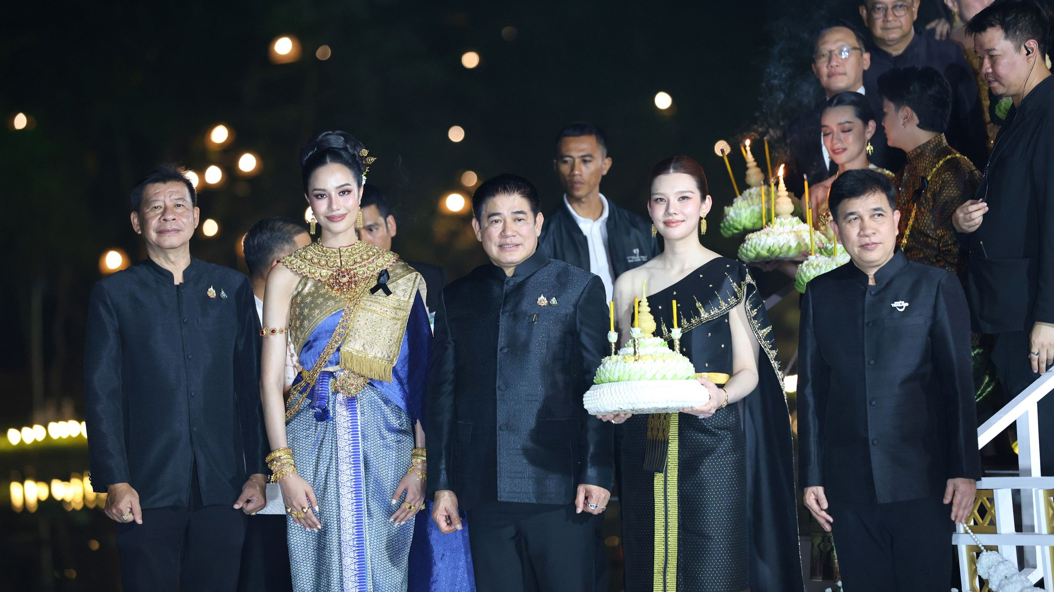 Captain Thammanat Prompao and executives join Thai cultural performers during the Maha Loi Krathong @Ayutthaya 2025 opening ceremony at Wat Phra Ram.