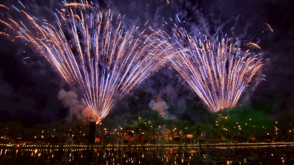 Brilliant fireworks illuminate the night sky over Wat Phra Ram during Maha Loi Krathong @Ayutthaya 2025, reflecting beautifully on the water.