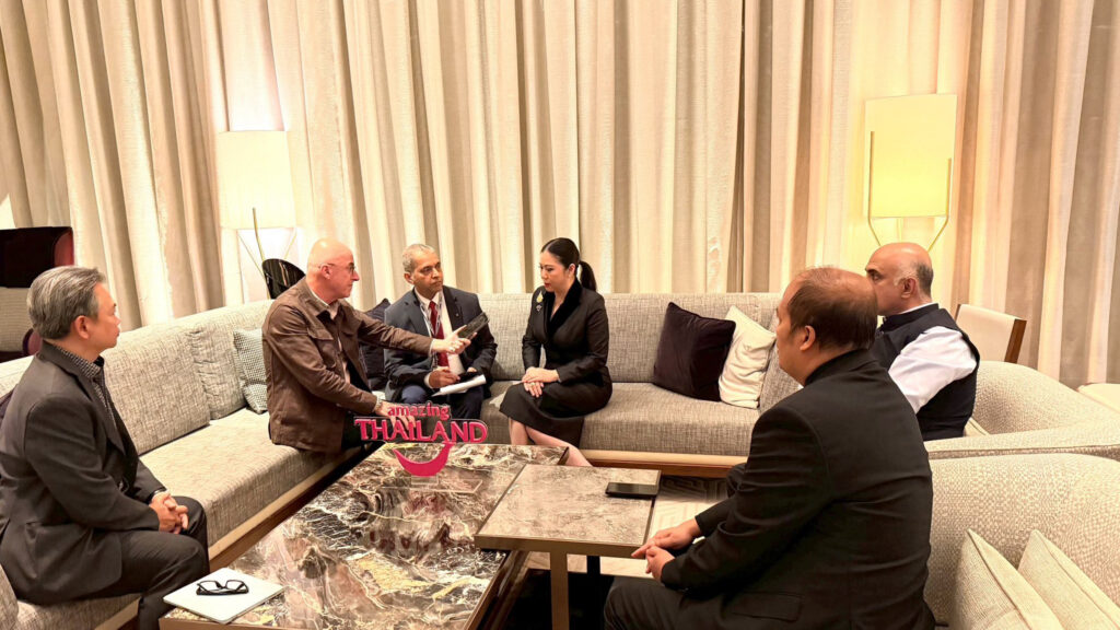 Ms. Thapanee Kiatphaibool meets with tour operator and airline representatives during a business discussion at the Middle East Luxury Trade Meet 2025 in Kuwait.