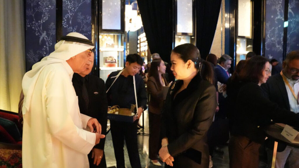 Ms. Thapanee Kiatphaibool greets a Kuwaiti delegate during the networking session at the Middle East Luxury Trade Meet 2025.