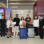 TAT executives and partners welcome international visitors at Suvarnabhumi Airport during the Amazing Thailand Passport Privileges 2025 “Amazing Bag” activity.