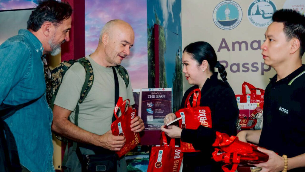 TAT team warmly greets and hands “Amazing Bag” souvenirs to international tourists arriving in Thailand under the Amazing Thailand Passport Privileges 2025 initiative.