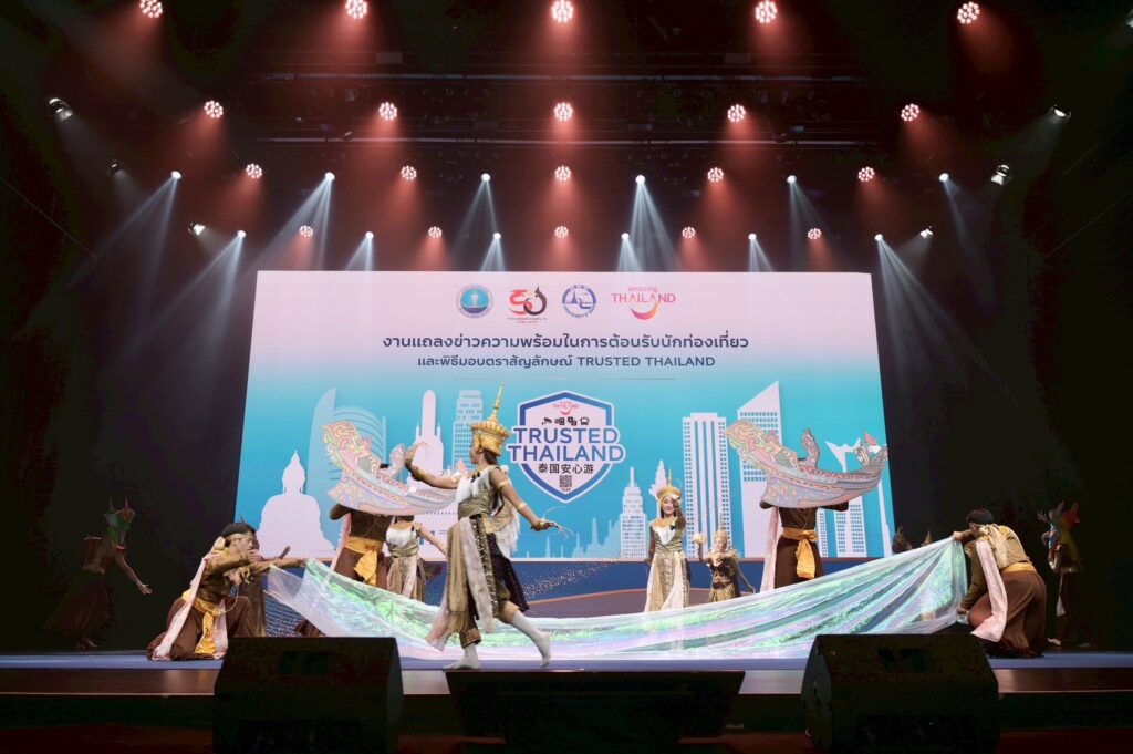 Traditional Thai performers present a cultural dance on stage at the Trusted Thailand launch event, showcasing Thailand’s heritage during the safety certification ceremony.