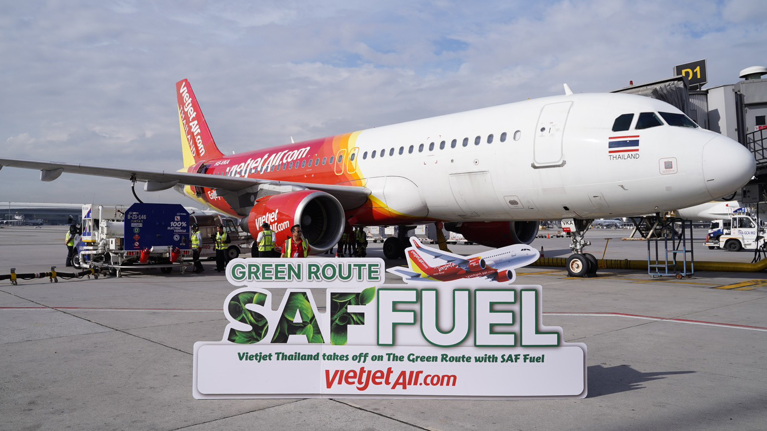 VietJet Thailand aircraft at Suvarnabhumi Airport showcasing the Green Route SAF Fuel banner during the launch of the Bangkok–Phu Quoc sustainable flight.